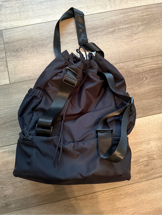 Beyond Yoga Black Convertible Drawstring Backpack NWT